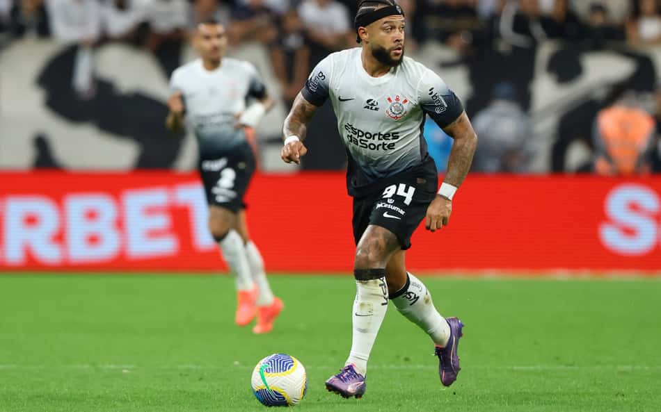 Memphis manda recado e anima torcida do Corinthians: 'O melhor está por vir'