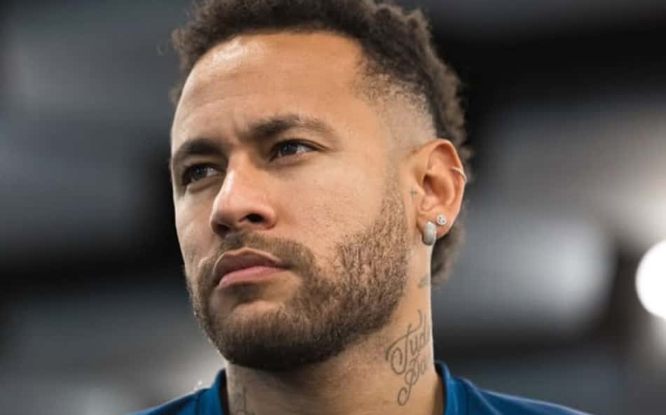 Entenda o motivo de o Santos ainda não ter anunciado oficialmente Neymar