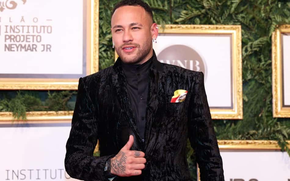 Neymar desembarca no Brasil e faz primeira publicidade após volta ao Santos