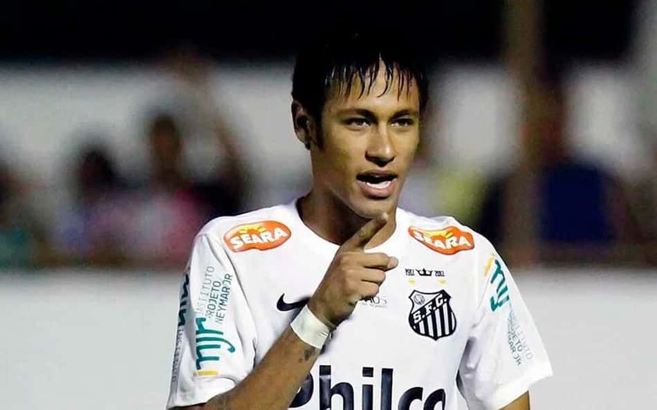 Cicinho detona Santos como destino para Neymar: 'Se quiser perder, pode vir'