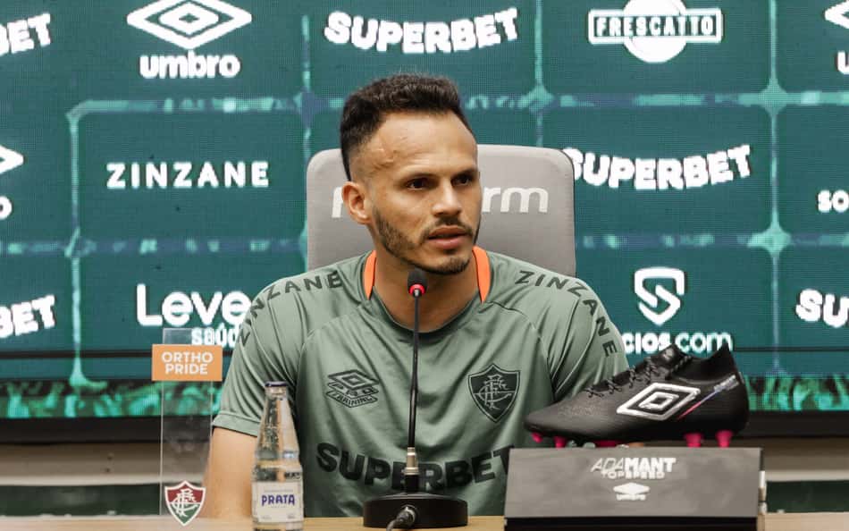 Reforço do Fluminense, Renê elogia Mano e rebate críticas: 'Espero ser feliz'