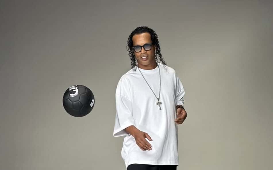 Ronaldinho Gaúcho vai liderar bloco de carnaval em 2025; confira