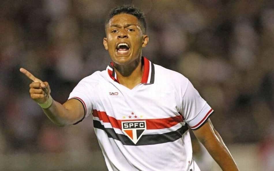 Torcedores do São Paulo se derretem por destaque da Copinha: 'Fenômeno'