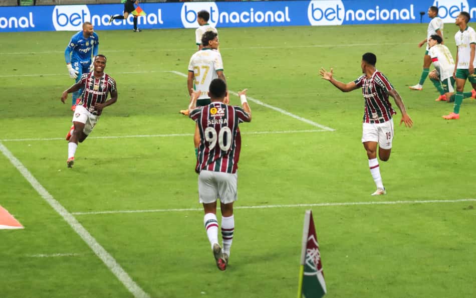 Serna revela mudança de ambiente no Fluminense e rival favorito no Brasil