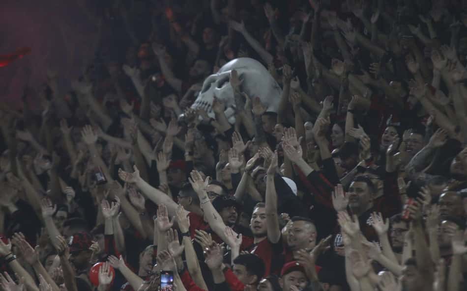Athletico-PR anuncia retorno de campeão da Libertadores pelo Flamengo