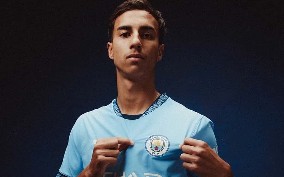 Após anúncio do City, Vitor Reis dispara em número de visualizações nas redes sociais