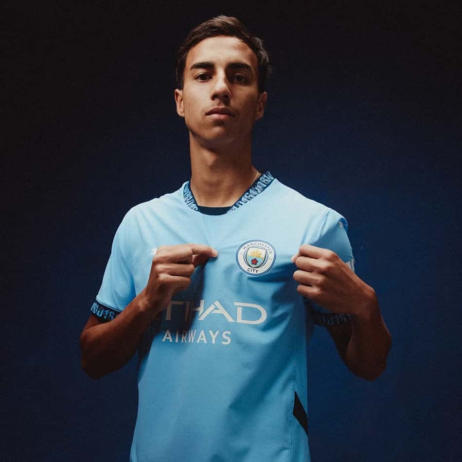 Vitor Reis anunciado no Manchester City