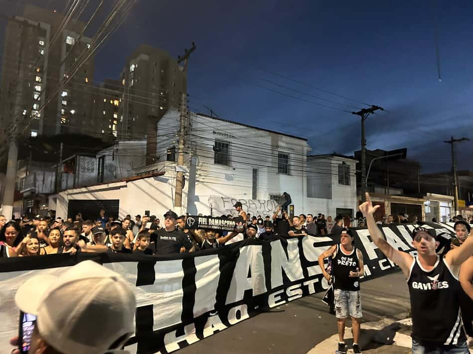 Votação do impeachment na sede do Corinthians. torcida Gaviões da Fiel acompanhe (foto: Ulisses Lopresti)