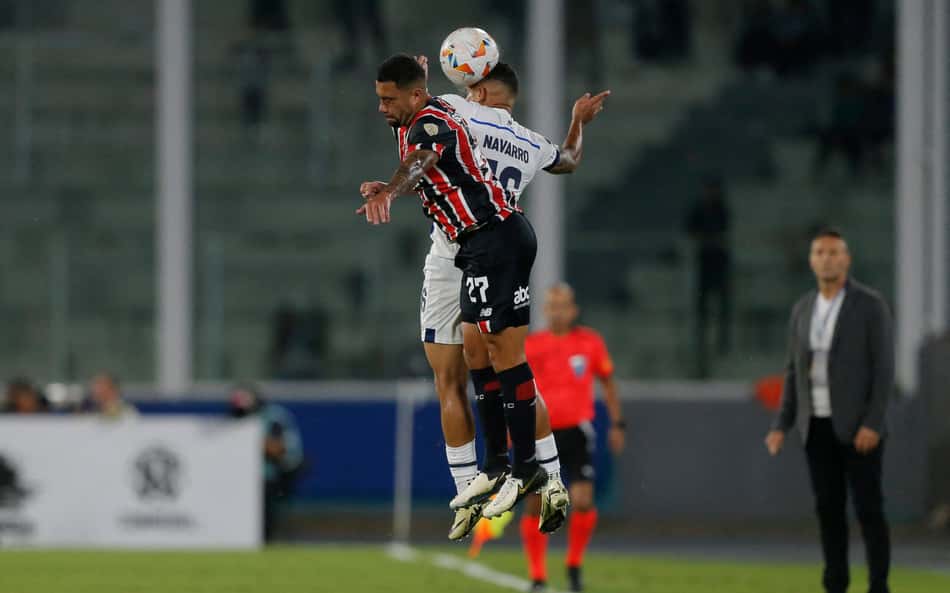 Mercado da Bola: Vitória anuncia contratação em definitivo de atacante do São Paulo