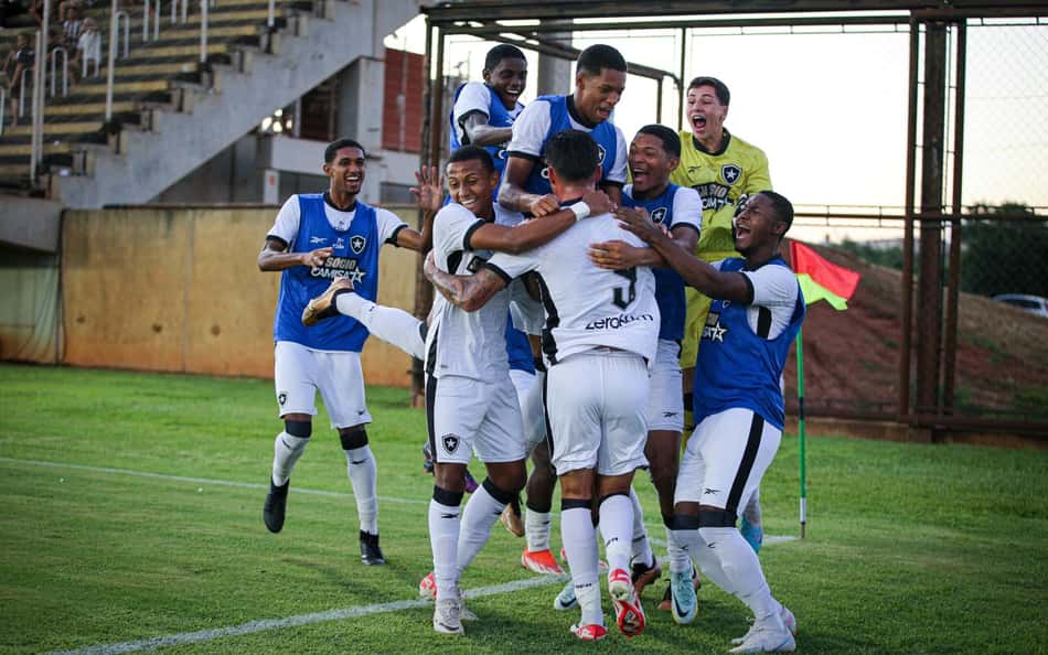 Botafogo vence o Floresta e se classifica para próxima fase da Copinha