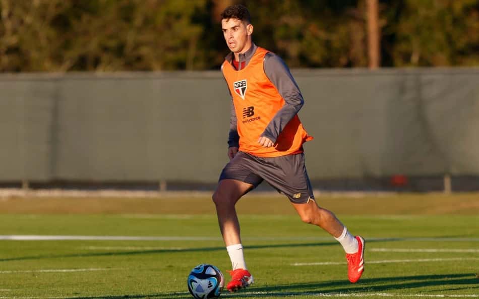 Saiba como Oscar pode jogar no meio de campo do São Paulo