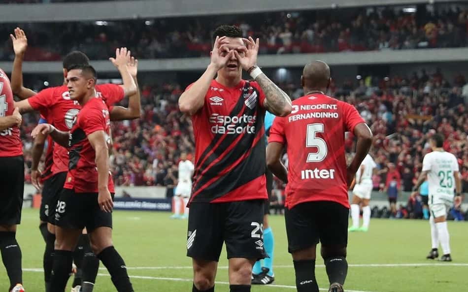 Mercado da Bola: Santos anuncia contratação de lateral do Athletico-PR