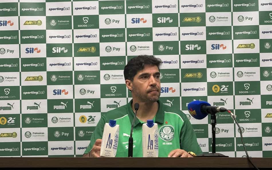 Técnico do Palmeiras, Abel Ferreira alfineta Claudinho: 'Queremos jogadores de caráter'