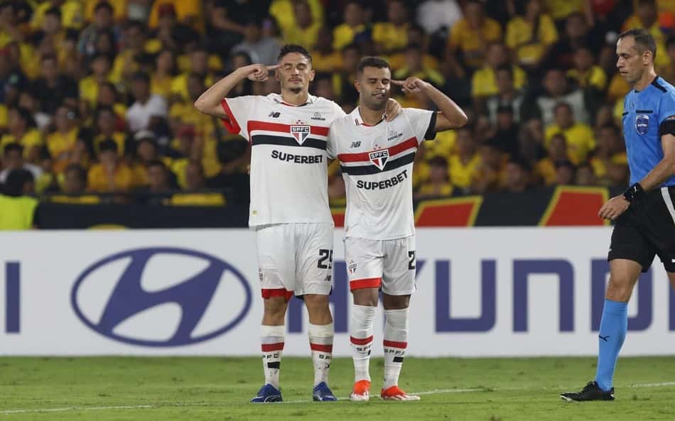 'Diferentes, mas complementares': Zubeldía exalta volantes no São Paulo antes de clássico