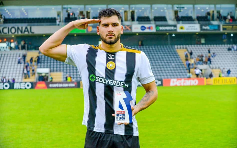 'Man Of the Match' contra o Porto, zagueiro brasileiro Zé Vitor segue em alta na Europa