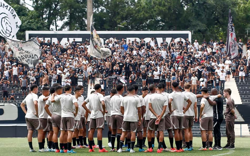 Corinthians faz treino aberto e finaliza preparação para final da Copinha