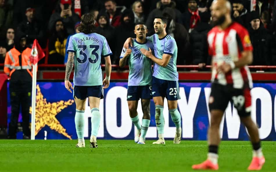 Jesus e Martinelli marcam, Arsenal vence Brentford e assume vice-liderança da Premier League