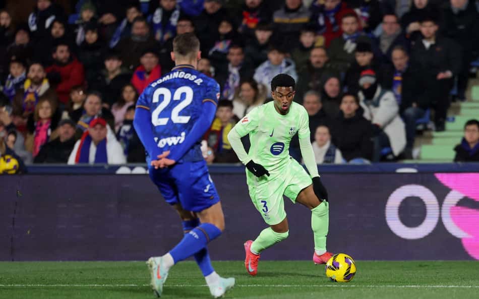 Jornalista detona protocolo antirracista da La Liga após jogo do Barcelona: 'É fraquíssimo'