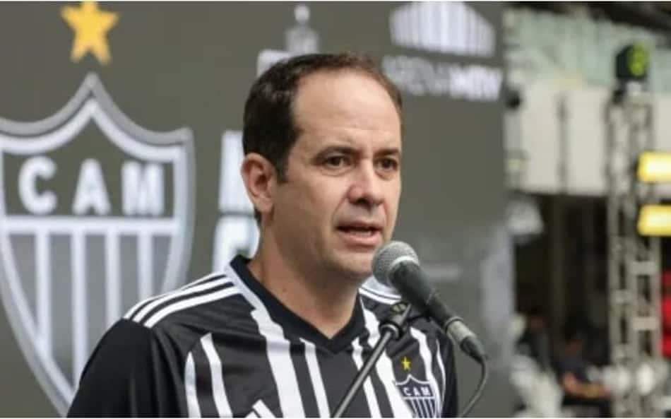 CEO do Atlético-MG detalha valores da venda de Paulinho ao Palmeiras