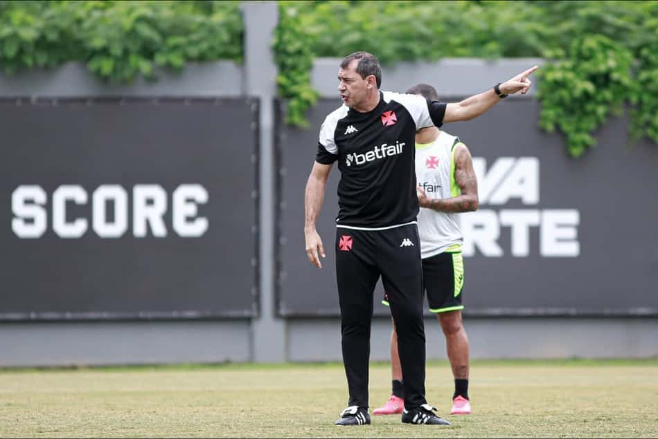 Carille, em treino pelo Vasco
