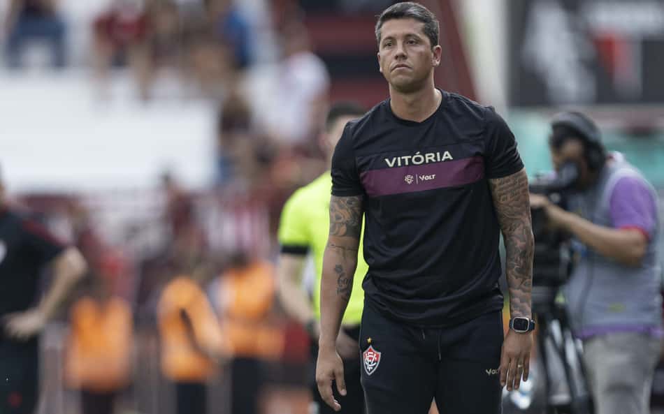 Vitória fecha contratações de jogadores de Flamengo e Santos