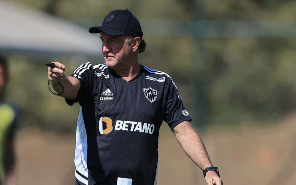 Cuca afirma que pretende ficar no Atlético-MG 'por muito tempo'
