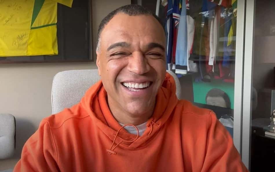 Denílson posta vídeo emocionado com saída da Band; veja
