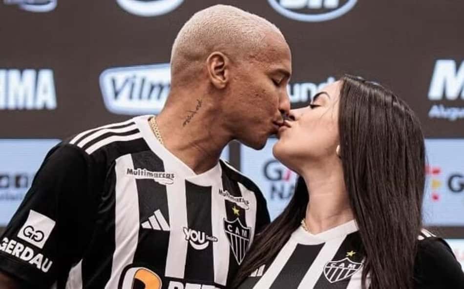 Esposa de Deyverson posta 'calendário do amor' e web enlouquece com teoria
