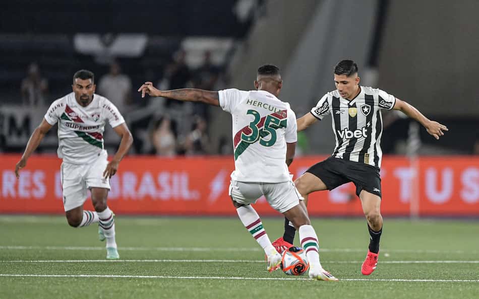 Técnico do Botafogo exalta titulares: 'Chega forte para a Supercopa'