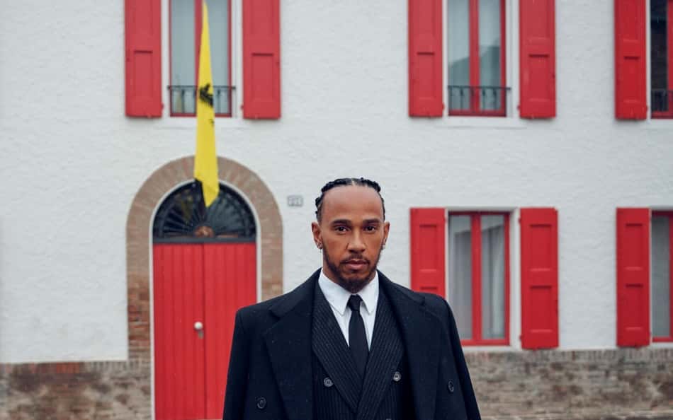 Foto de Lewis Hamilton na fábrica da Ferrari agita a web: 'Aura'