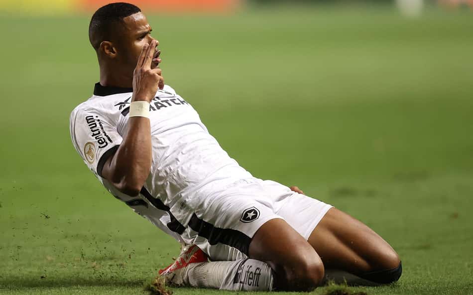 Venda de Junior Santos ao Atlético-MG revolta jornalistas: 'Erro grave do Botafogo'