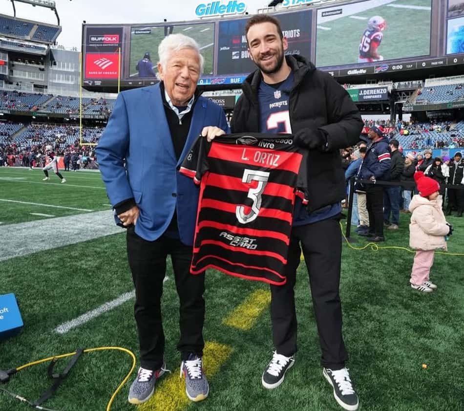 Léo Ortiz, zagueiro do Flamengo, vai a jogo da NFL (Foto: Reprodução/Instagram)