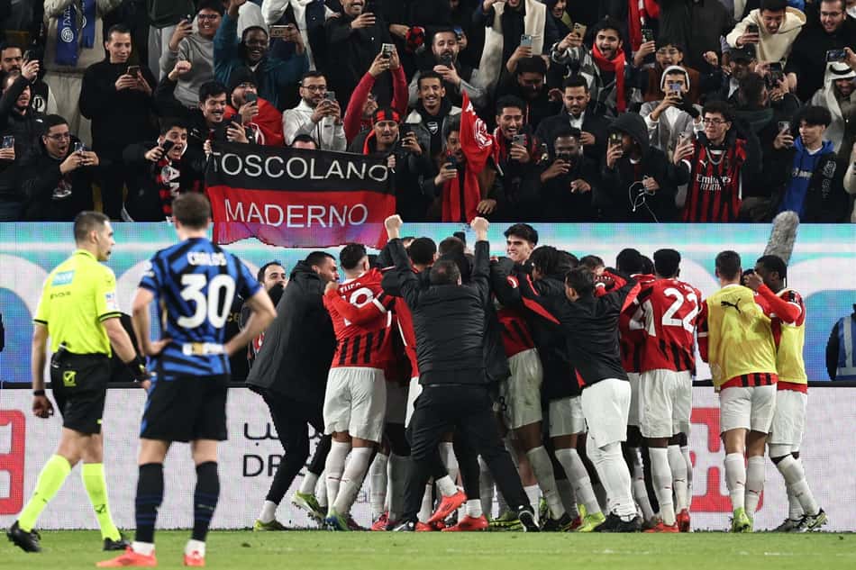 Jogadores do Milan comemoram gol da virada na Supercopa da Itália
