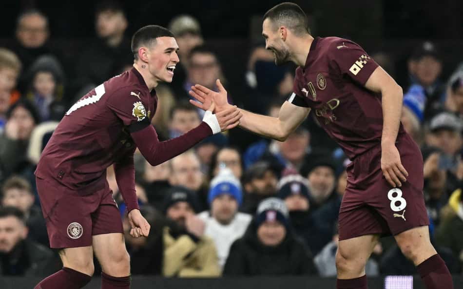 Phil Foden brilha em primeiro tempo de Manchester City e web surta: 'Imparável'