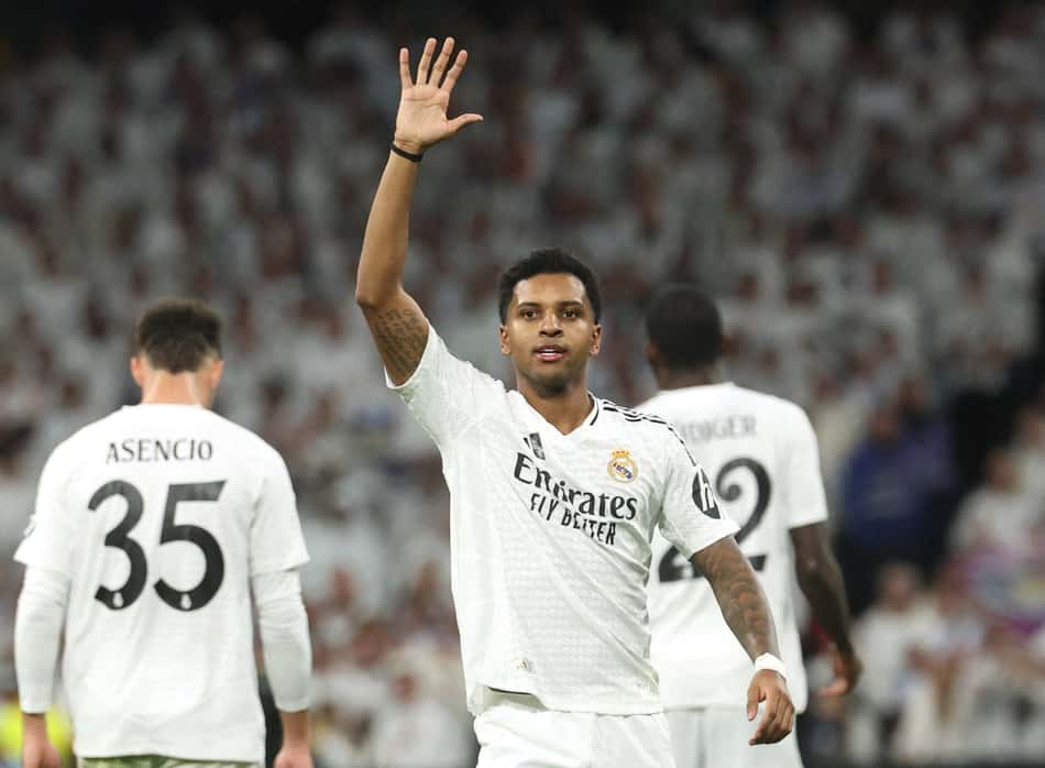 Rodrygo comemora gol pelo Real Madrid (Foto: Pierre-Philippe Marcou/AFP)