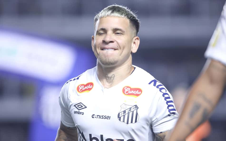 Soteldo se pronuncia após curtir comentário que chamava o Santos de 'nanico'