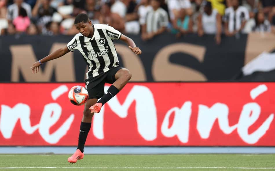 Botafogo deve ter mudanças na escalação para enfrentar a Portuguesa-RJ pelo Carioca