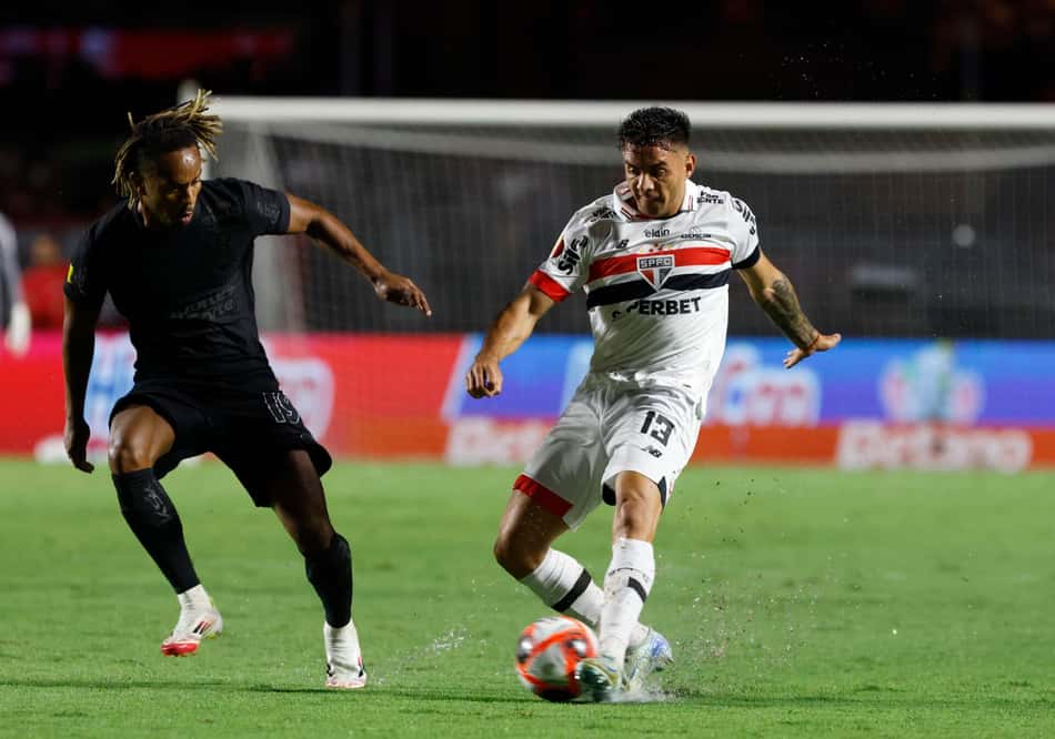 Enzo Díaz tem agradado na lateral esquerda do São Paulo desde sua chegada