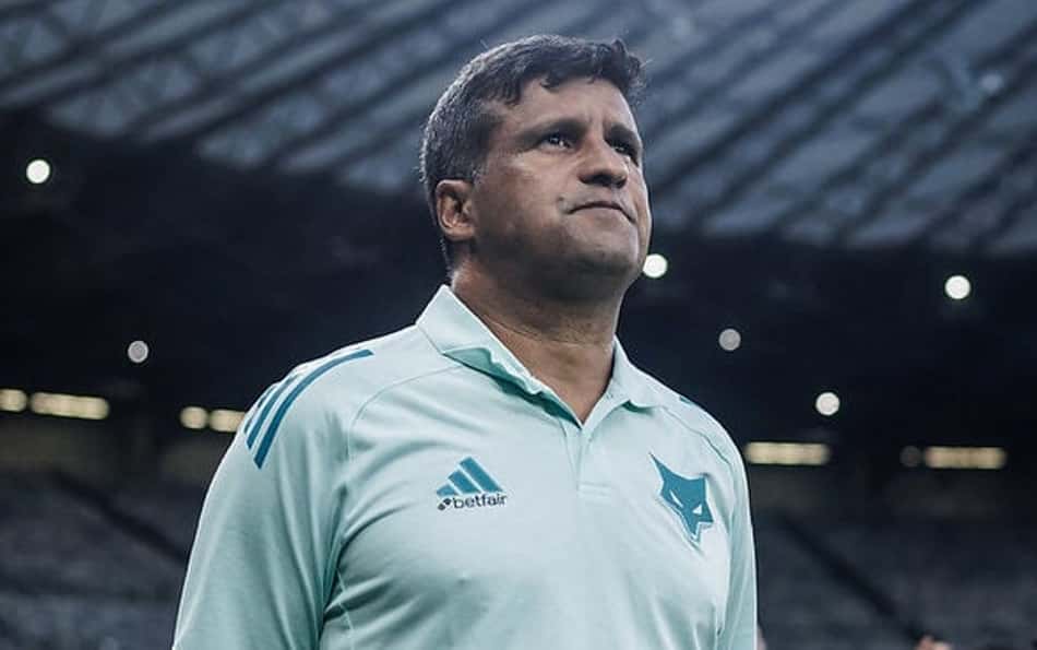 Técnico interino do Cruzeiro curte o bom momento no clube