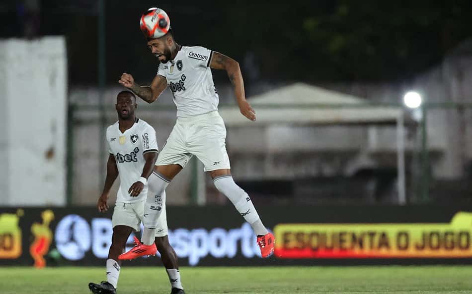 Bangu responde Botafogo após críticas ao gramado de Moça Bonita: 'Pareceu conveniente'