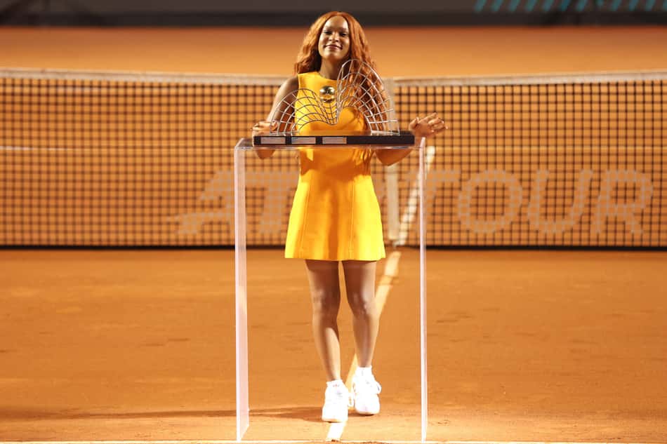 Rebeca Andrade na cerimônia de abertura do Rio Open 2025 (Foto: Reprodução/RioOpen)