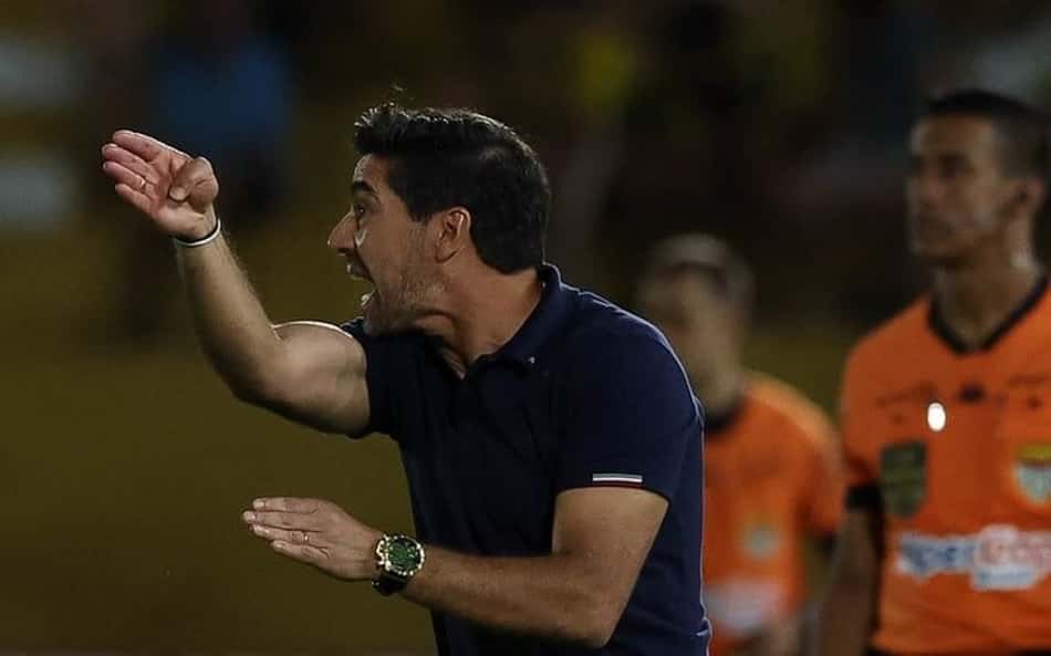 Abel rebate críticas após classificação do Palmeiras: 'Treinador que é burro'