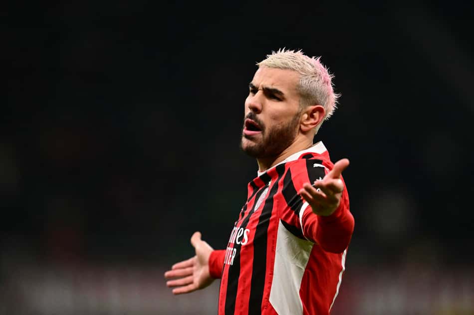 Theo Hernandéz é jogador do Milan desde 2019 (Foto: Marco Bertorello/ AFP)