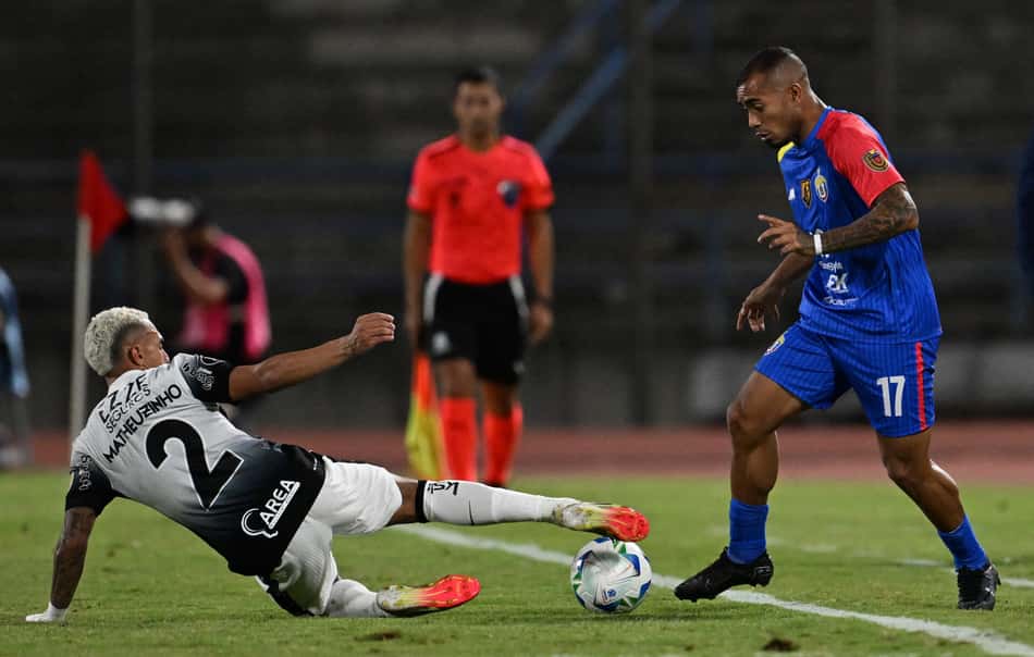 FBL-LIBERTADORES-UCENTRALVEN-CORINTHIANS