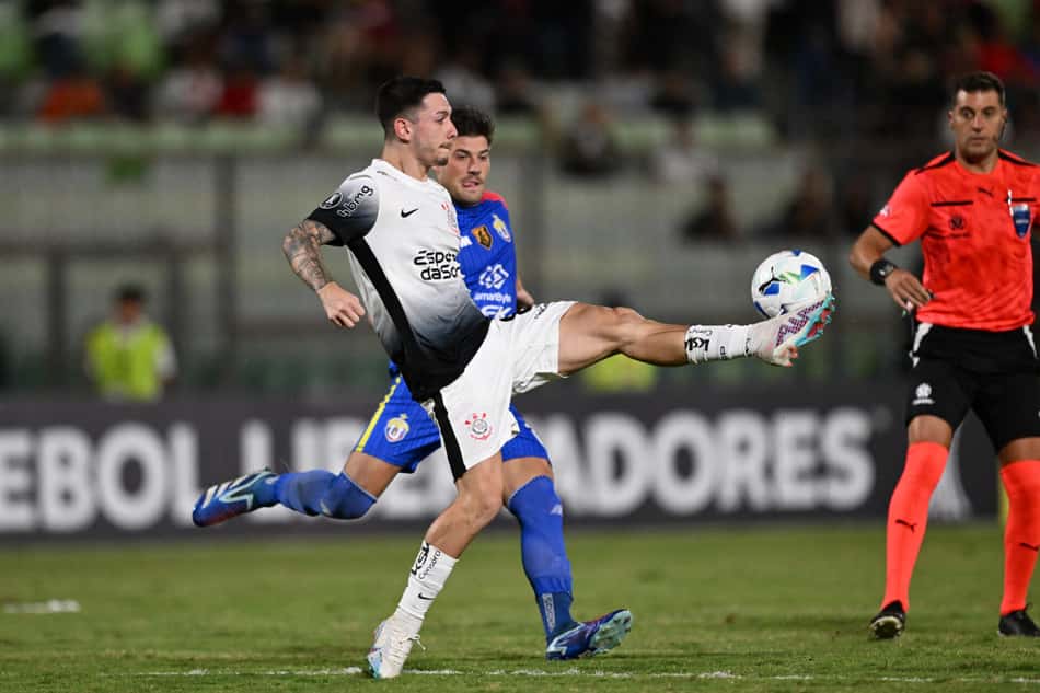 FBL-LIBERTADORES-UCENTRALVEN-CORINTHIANS