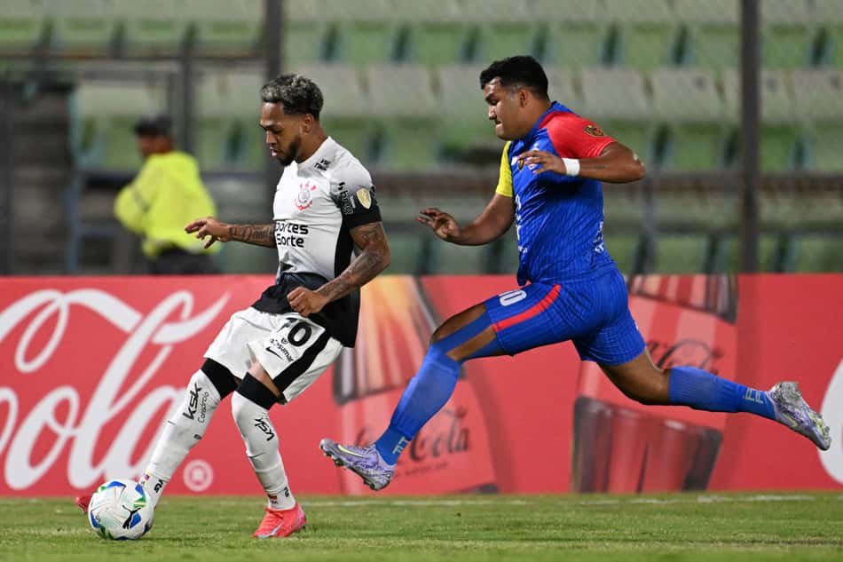 FBL-LIBERTADORES-UCENTRALVEN-CORINTHIANS