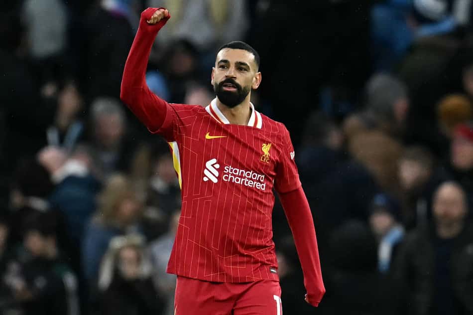 Mohamed Salah marcou um gol e deu uma assistência na vitória do Liverpool sobre o Manchester City na Premier League, neste último domingo (Foto: Paul Ellis/AFP)