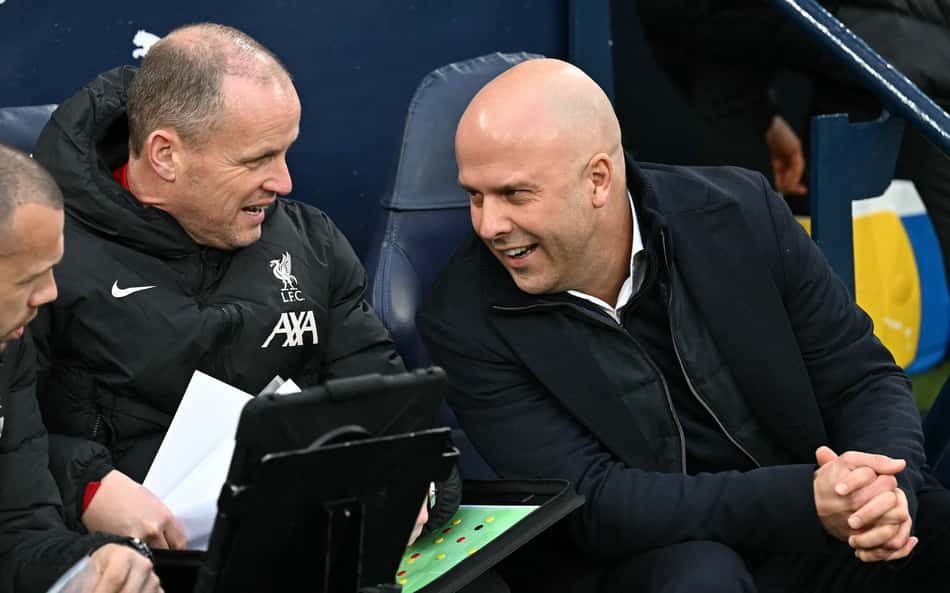 Slot enaltece o Liverpool, mas não vê título da Premier League 'ganho'