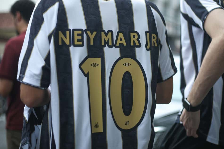 Camisa do Santos com o nome de Neymar