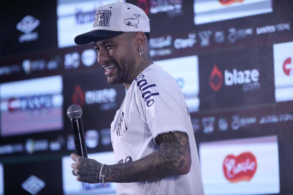Neymar é apresentado pelo Santos na Vila Belmiro